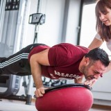 Fitnesstraining mit Personal Trainer