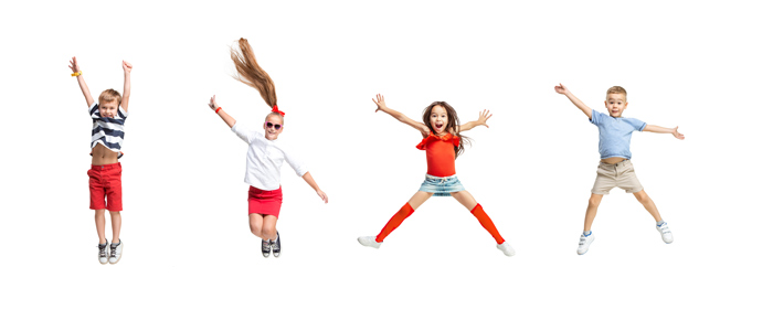 springende Kinder beim Tanzen